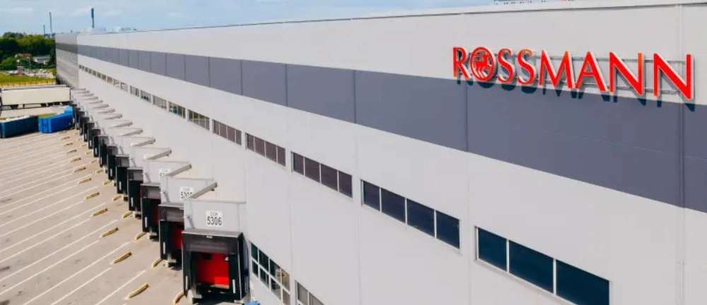 Szafa wydająca Antumo w magazynach Rossmanna - bezpieczeństwo i kontrola urządzeń mobilnych