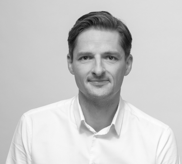 1000x764_Marek_Wisniewski