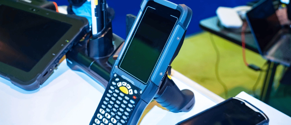 How to choose an industrial tablet for logistics work? 7 key parameters