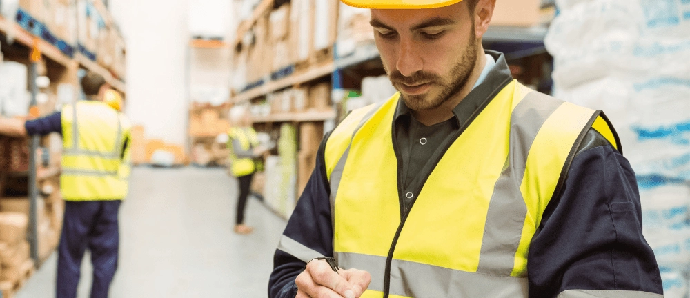 5 problems in warehouse operations that smart locker cabinets solve