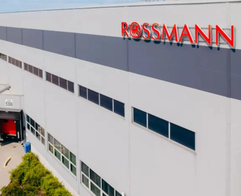 1900x825_Rossmann_szafa_wydajaca